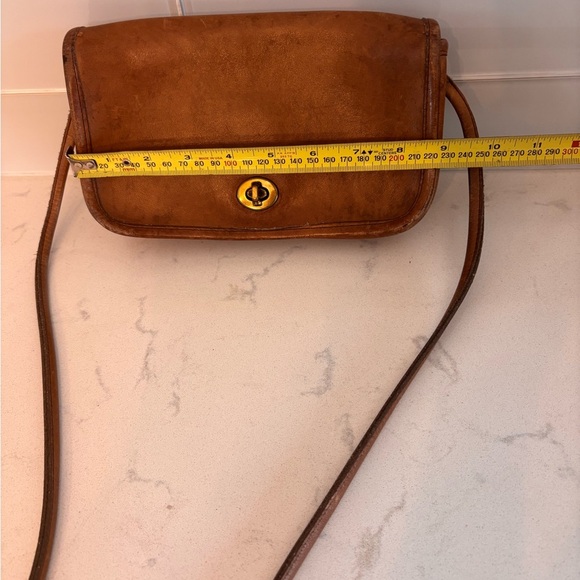 Vintage Coach Dinky Tan Leather Crossbody Bag - Picture 11 of 14